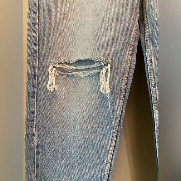 Zara Distressed Relaxed Jeans size 8 NWOT - Picture 2 of 12